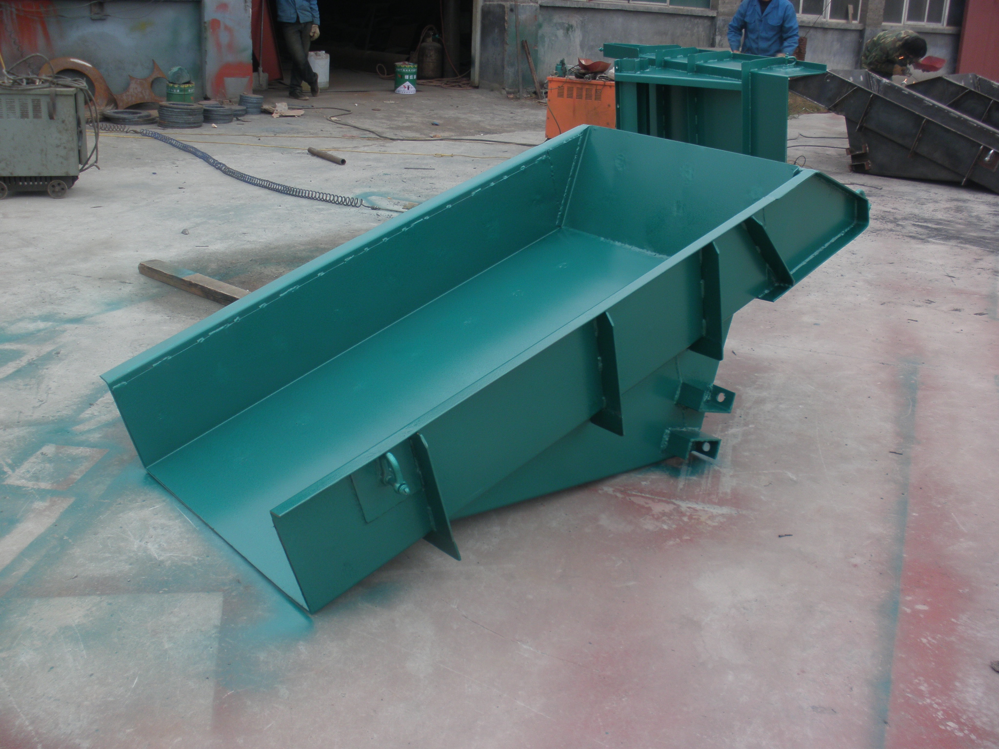 電磁振動(dòng)給料機(jī)的常見故障是哪三點(diǎn)?(電磁振動(dòng)給料機(jī)線圈原理)