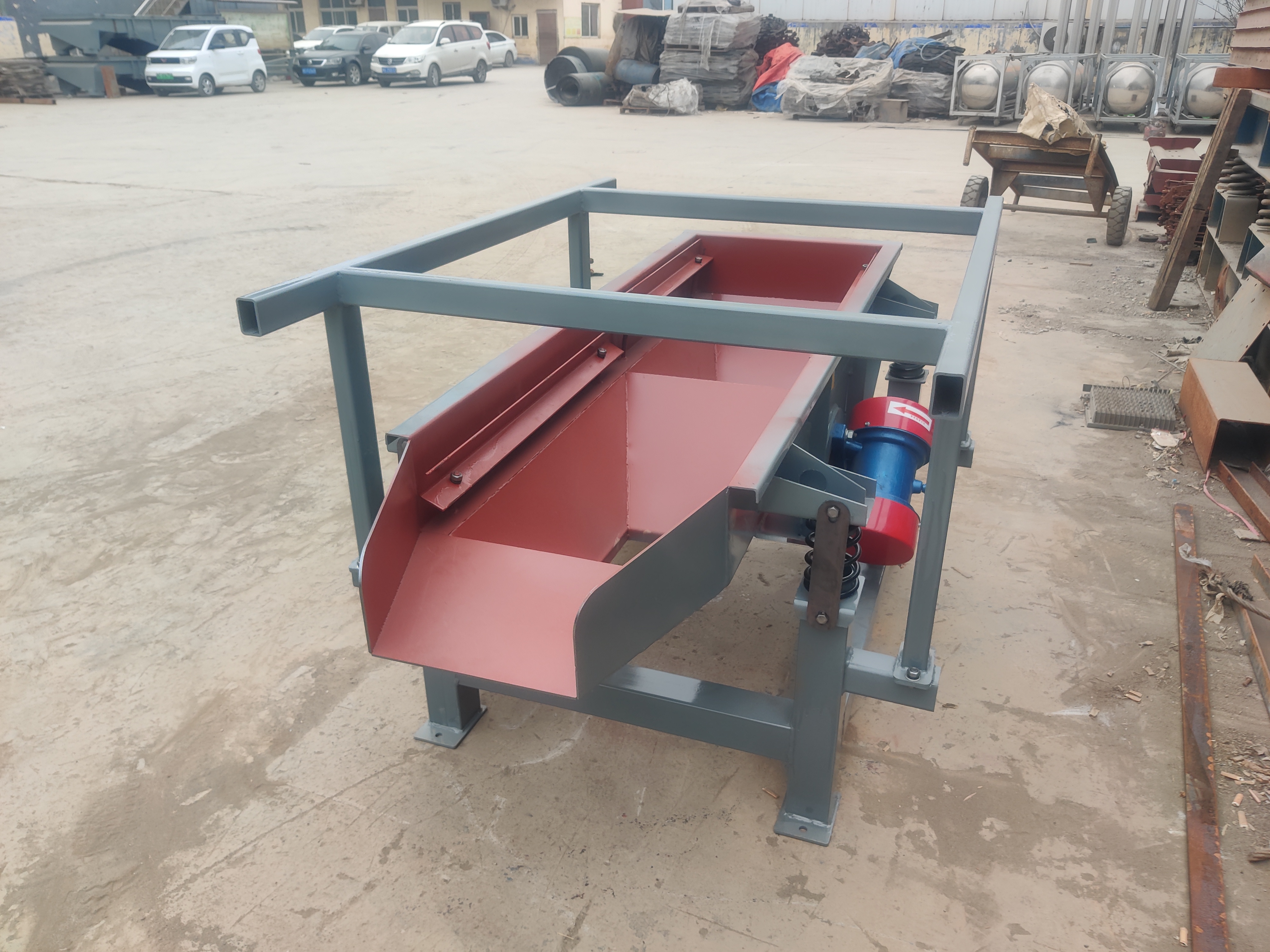 電磁振動(dòng)給料機(jī)振動(dòng)器的安裝注意問題